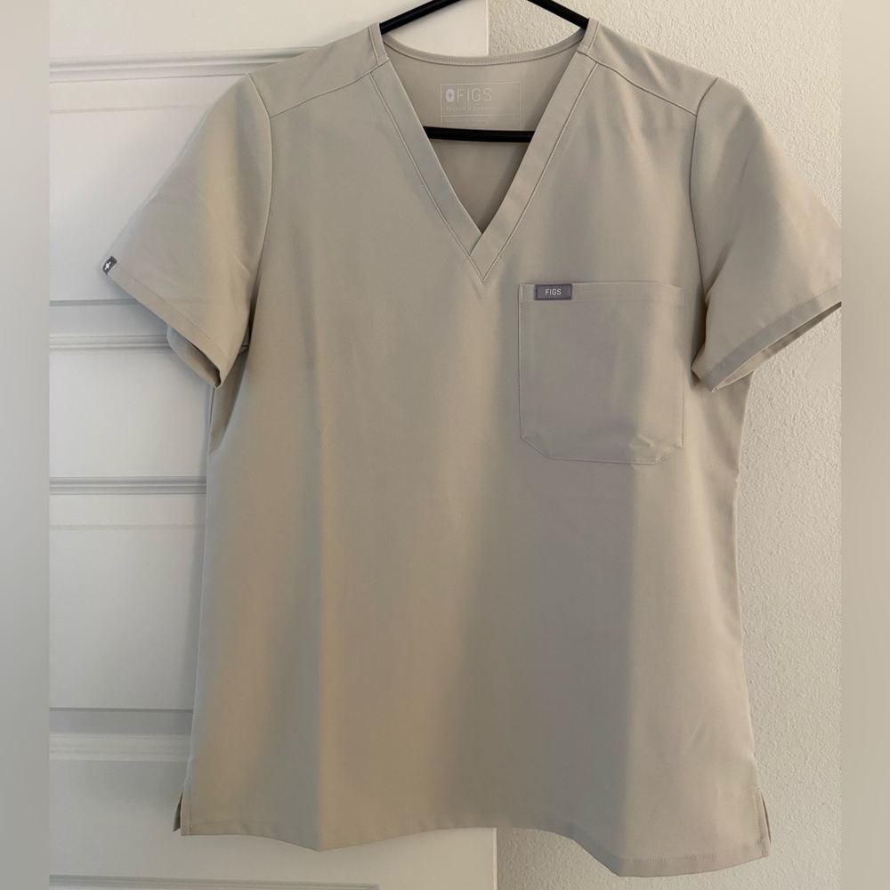 FIGS Catarina One Pocket Scrub Top Small, Zamora Jogger Small Color: Bone